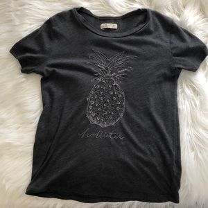Small pineapple Hollister t-shirt